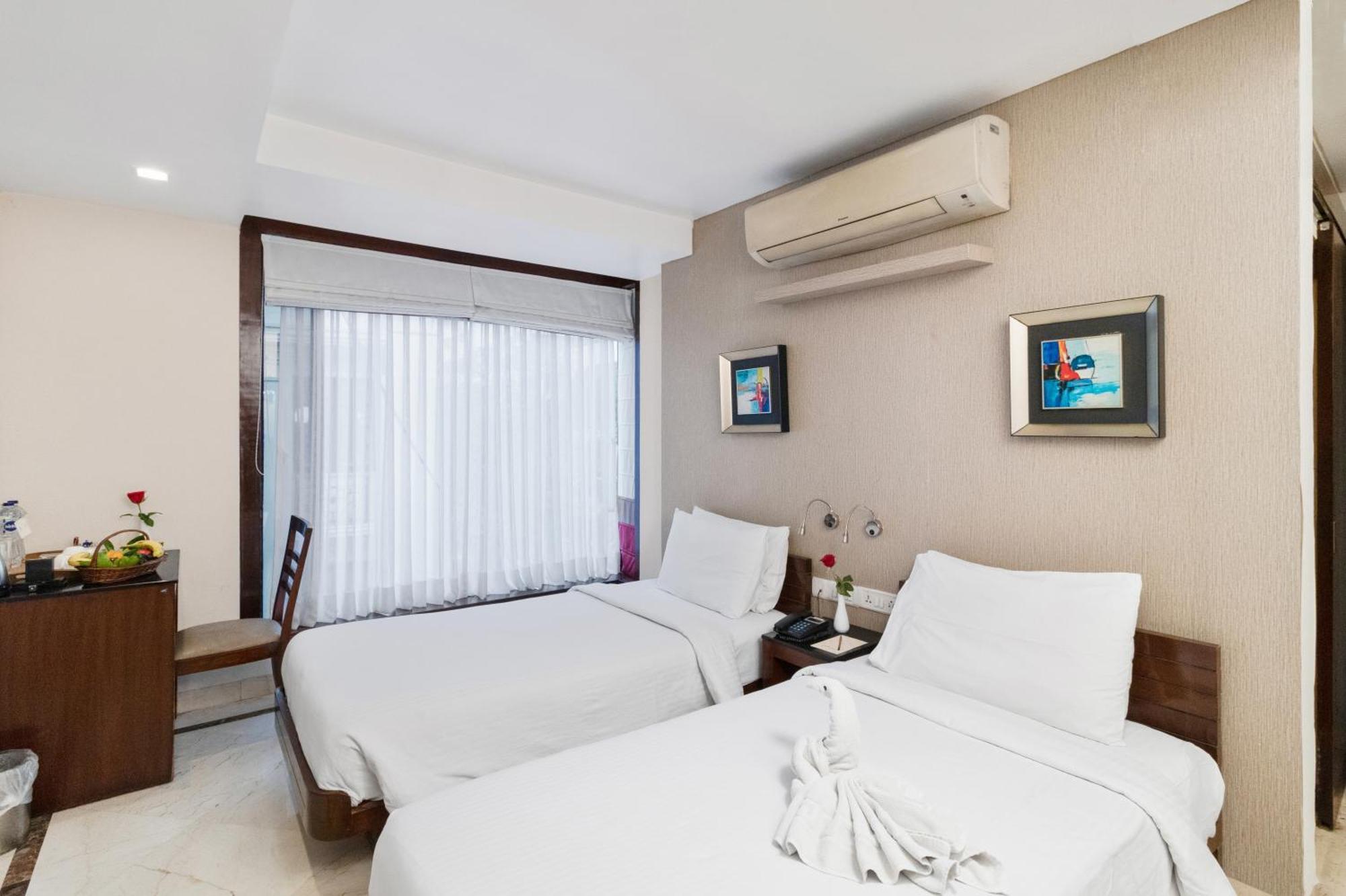 Hotel Casa Fortuna โกลกาตา ภายนอก รูปภาพ