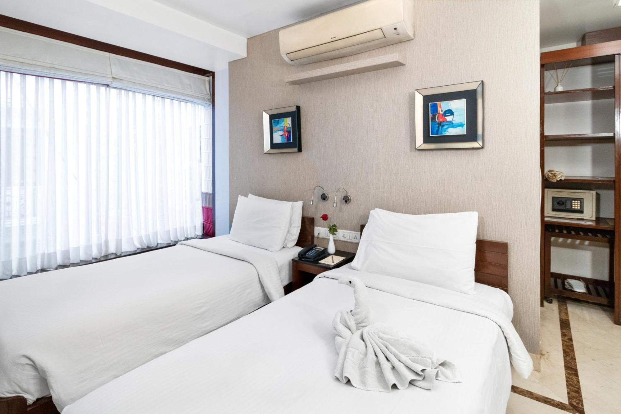 Hotel Casa Fortuna โกลกาตา ภายนอก รูปภาพ